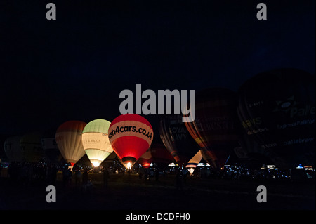 Bristol International Balloon Festival fiesta sera notte a palloncino glow 2013 8 agosto la musica Foto Stock