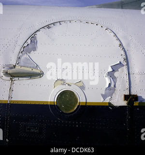 Un dettaglio di una sfortunata Comet aereo di linea porta oggi confinata al suolo presso l'Imperial War Museum a Duxford, Inghilterra. Foto Stock