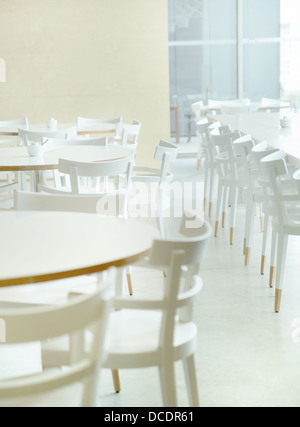 Bianco e luce del ristorante interno Foto Stock