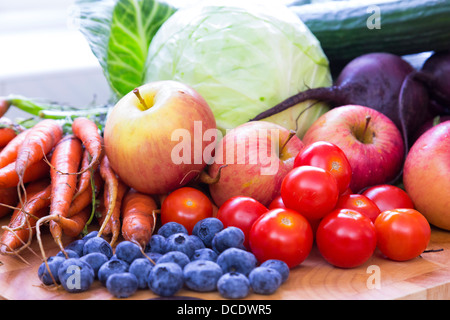 Una sana frutta e verdura Foto Stock