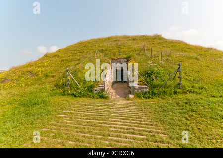 L'ingresso a Maes Howe chambered tomba sulla terraferma, Orkney. Foto Stock