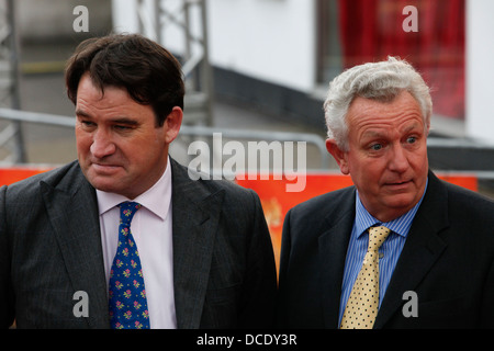 Alastair Fothergill e Keith Scholey frequentare il Regno Unito Premiere di 'African Gatti " aiuto del brosmio al BFI Southbank on April 25, 2012 Foto Stock