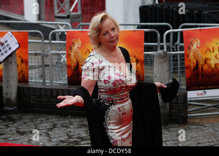 Deborah Meaden assiste il Regno Unito premiere di 'African Gatti " aiuto del brosmio fiducia al BFI Southbank il 25 aprile 2012 a Londra, Engl Foto Stock