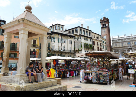 Piazza delle Erbe a Verona Italia Foto Stock