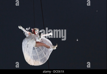 Les Studios de cirque presentato egli UK premiere di Place des Anges a Piccadilly Circus, Londra Foto Stock