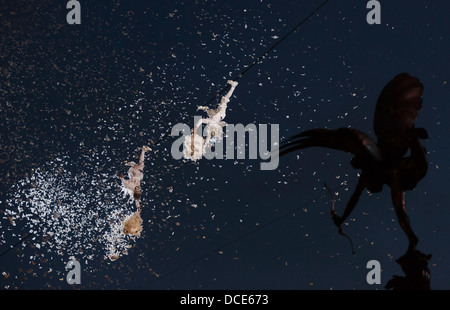 Les Studios de cirque presentato egli UK premiere di Place des Anges a Piccadilly Circus, Londra Foto Stock