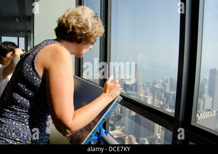 Illinois, Chicago, Willis Tower (aka Sears Tower). Downtown Chicago skyline della città vista dal piano superiore della torre di testamenti. Foto Stock