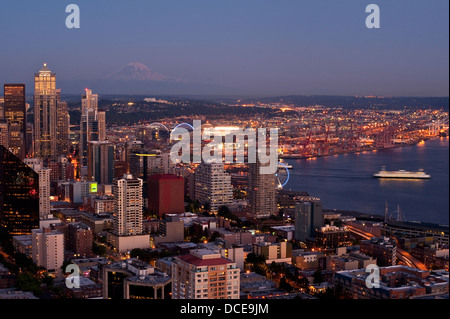 Immagine retrò di Seattle con le luci della città e del centro Foto Stock