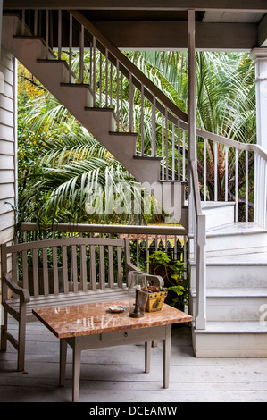 Stati Uniti d'America, Louisiana, Atchafalaya Basin, Lago di Martin, Breaux Bridge, Maison Madeleine B&B, scalinata esterna (PR). Foto Stock