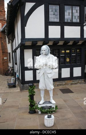 William Shakespeare Ghost, statua vivente. Henley Street, Stratford upon Avon, Warwickshire, Inghilterra Foto Stock