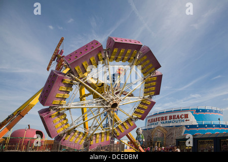 Evoluzione ride Pleasure Beach luna park, Great Yarmouth, Norfolk, Inghilterra Foto Stock