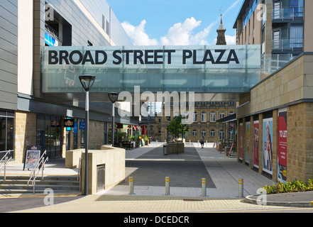 Il nuovo Broad Street Plaza retail development, Halifax, West Yorkshire, Inghilterra, Regno Unito Foto Stock