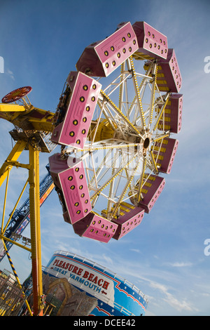 Evoluzione ride Pleasure Beach luna park, Great Yarmouth, Norfolk, Inghilterra Foto Stock