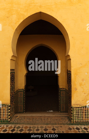 Oriental porte ad arco nella medina di Meknes, Marocco Foto Stock