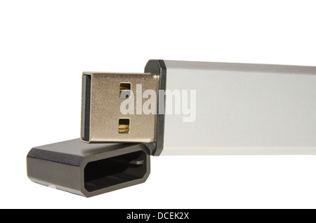 Chiudere su memoria flash USB o disk-on-key isolato su bianco Foto Stock