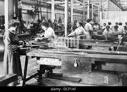 WW1. Le donne la guerra dei lavoratori di un British Steel fabbrica durante la Grande Guerra Foto Stock