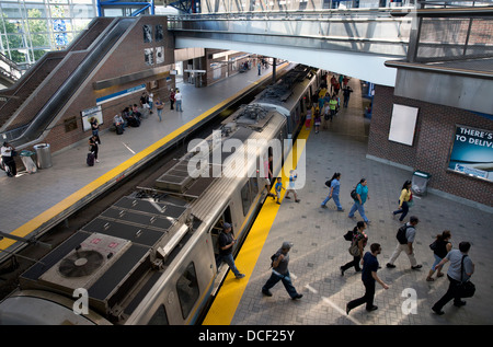 La linea blu Logan Airport la stazione della metropolitana di Boston, Massachusetts Foto Stock