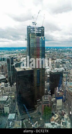 Una vista dall'alto di Leadenhall Building o cheesegrater grattacielo in costruzione in corso di ultimazione Londra UK KATHY DEWITT Foto Stock