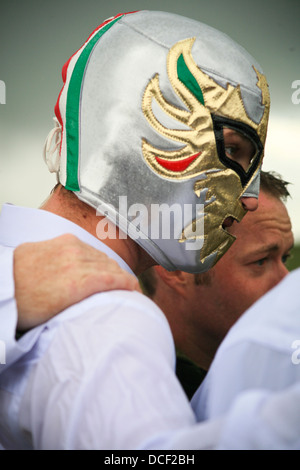 L uomo si prepara per il BOG-campionato di snorkeling in hotel a Llanwrtyd Wells, metà del Galles. Foto Stock