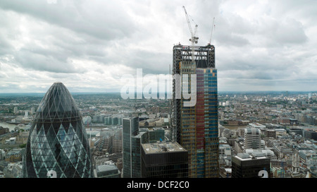 Vista sud sopra la città di Londra del 122 Leadenhall St costruire la Cheesegrater da il Gherkin gerkin nella città di Londra UK KATHY DEWITT Foto Stock