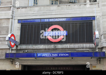 St James Park stazione della metropolitana 55 Broadway London REGNO UNITO Foto Stock