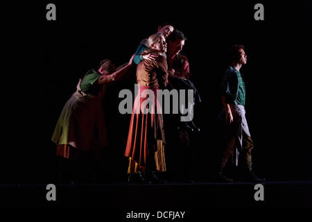 Edinburgh, Regno Unito. Xvi Agosto Meredith Monk e ensemble vocale al Lyceum Theatre come una parte di Edinburgh International Festival 2013. Foto di pak@ Mera/Alamy live News Foto Stock