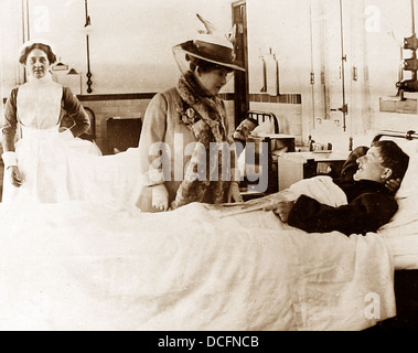 Adelina Patti in visita a soldati feriti a Swansea ospedale durante WW1 Foto Stock