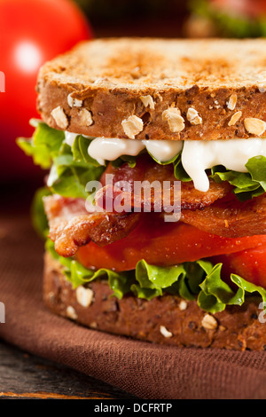 Freschi Fatti in casa BLT Sandwich con pancetta lattuga e pomodoro Foto Stock