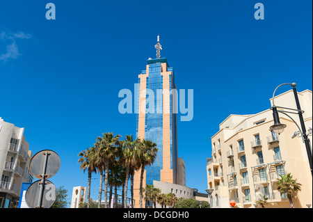 Alta torre in St.Julians, Malta Foto Stock