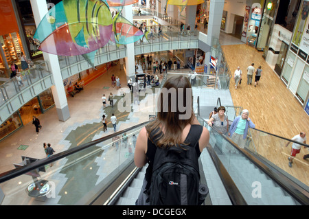 Caos all'interno del Drake Circus Shopping Mall in Plymouth Foto Stock