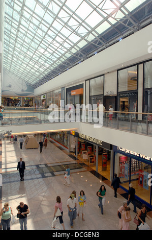 Caos all'interno del Drake Circus Shopping Mall in Plymouth Foto Stock