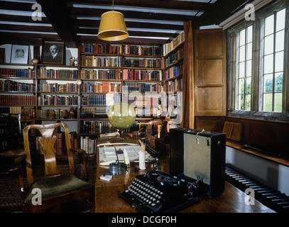 Rudyard Kipling's iscritto studio, Bateman's, Burwash, East Sussex. In Inghilterra. Regno Unito Foto Stock