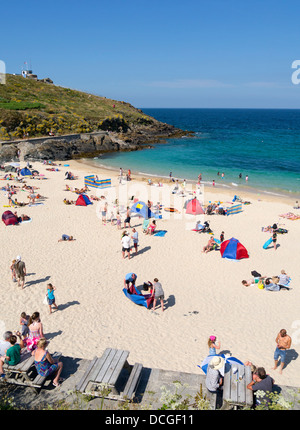 Spiaggia di Porthgwidden in St Ives su una soleggiata giornata estiva, Cornwall Inghilterra England Regno Unito. Foto Stock