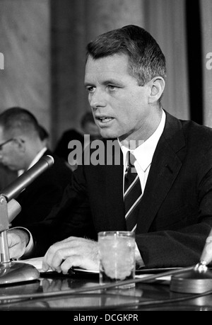 Restaurata digitalmente vintage foto di Robert Kennedy Parlando dinanzi al Senato degli Stati Uniti. Foto Stock