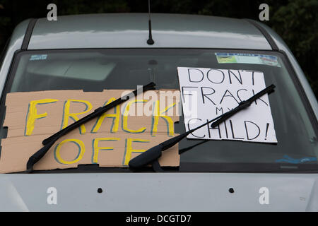 Balcombe, West Sussex, Regno Unito. 17 Ago, 2013. Protesta contro Cuadrilla drilling & fracking appena fuori dal villaggio di Balcombe nel West Sussex. Credito: martyn wheatley/Alamy Live News Foto Stock