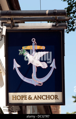 Speranza e Anchor Pub segno, Leamington Spa, Regno Unito Foto Stock