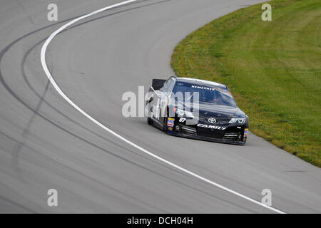 Brooklyn, MI, Stati Uniti d'America. 16 Ago, 2013. Brooklyn, MI - Agosto 16, 2013: Joe Nemechek (87) inizierà il trentasettesimo per la pura Michigan 400 gara presso il Michigan International Speedway di Brooklyn, MI. Credito: csm/Alamy Live News Foto Stock