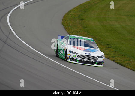 Brooklyn, MI, Stati Uniti d'America. 16 Ago, 2013. Brooklyn, MI - Agosto 16, 2013: Casey Mears (13) inizierà a 33a per la pura Michigan 400 gara presso il Michigan International Speedway di Brooklyn, MI. Credito: csm/Alamy Live News Foto Stock