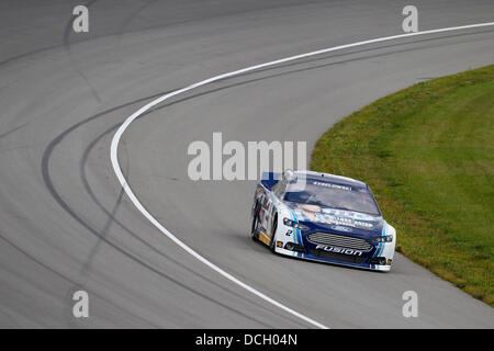 Brooklyn, MI, Stati Uniti d'America. 16 Ago, 2013. Brooklyn, MI - Agosto 16, 2013: Brad Keselowski (2) inizierà il 9 per la pura Michigan 400 gara presso il Michigan International Speedway di Brooklyn, MI. Credito: csm/Alamy Live News Foto Stock