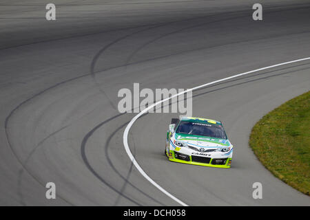 Brooklyn, MI, Stati Uniti d'America. 16 Ago, 2013. Brooklyn, MI - Agosto 16, 2013: David Stremme (30) inizierà a 36th per la pura Michigan 400 gara presso il Michigan International Speedway di Brooklyn, MI. Credito: csm/Alamy Live News Foto Stock