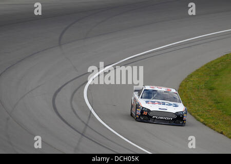 Brooklyn, MI, Stati Uniti d'America. 16 Ago, 2013. Brooklyn, MI - Agosto 16, 2013: Michael McDowell (35) inizierà a 49per la pura Michigan 400 gara presso il Michigan International Speedway di Brooklyn, MI. Credito: csm/Alamy Live News Foto Stock