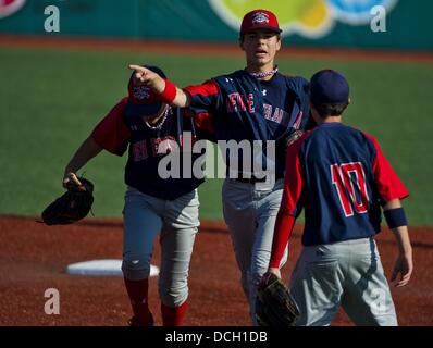 Agosto 17, 2013 - Aberdeen, Maryland, Stati Uniti - Scene del New England (New Milford, CT) rispetto a sud-est (ovest di Raleigh, NC) U.S. Partita di campionato sul campionato Playoff giornata presso la Cal Ripken World Series di Aberdeen, Maryland il 17 agosto 2013. A ovest di Raleigh sconfitto New Milford 7-3. (Credito Immagine: © Scott Serio/eclipse/ZUMAPRESS.com) Foto Stock