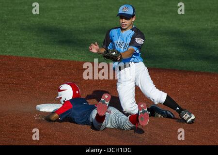 Agosto 17, 2013 - Aberdeen, Maryland, Stati Uniti - Scene del New England (New Milford, CT) rispetto a sud-est (ovest di Raleigh, NC) U.S. Partita di campionato sul campionato Playoff giornata presso la Cal Ripken World Series di Aberdeen, Maryland il 17 agosto 2013. A ovest di Raleigh sconfitto New Milford 7-3. (Credito Immagine: © Scott Serio/eclipse/ZUMAPRESS.com) Foto Stock