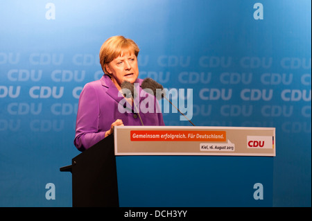 Il cancelliere tedesco Angela Merkel durante una campagna elettorale su evento 16.08.2013 in Kiel Foto Stock