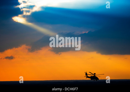 Forza Aerea israeliana (IAF) Apache AH-644 Longbow (Seraph) elicottero in volo Foto Stock