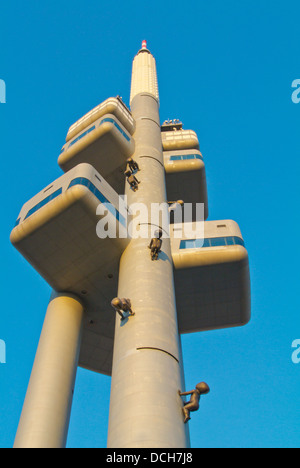 Zizkovska Vez la Zizkov torre della televisione (1992) Mahlerovy sady park Zizkov quartiere Praga Repubblica Ceca Europa Foto Stock