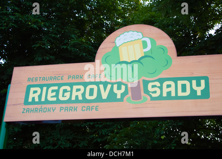 Riegrovy Sady beer garden esterno quartiere di Vinohrady di Praga Repubblica Ceca Europa Foto Stock