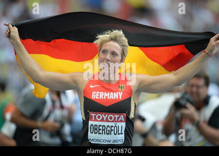 Mosca, Russia. 18 Agosto, 2013. Christina Obergfoell di Germania celebra dopo aver vinto le Donne Lancio del giavellotto Finale in occasione della quattordicesima IAAF ai Campionati Mondiali di atletica di Luzhniki Stadium di Mosca, Russia, 18 agosto 2013. Foto: Bernd Thissen/dpa/Alamy Live News Foto Stock