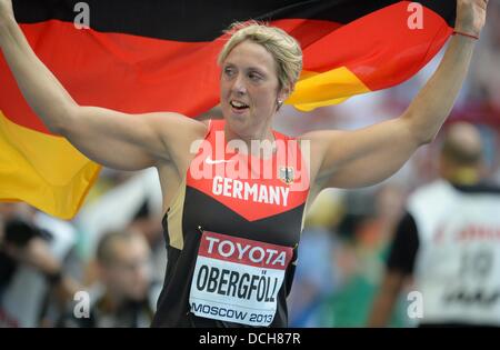 Mosca, Russia. 18 Agosto, 2013. Christina Obergfoell di Germania celebra dopo aver vinto le Donne Lancio del giavellotto Finale in occasione della quattordicesima IAAF ai Campionati Mondiali di atletica di Luzhniki Stadium di Mosca, Russia, 18 agosto 2013. Foto: Bernd Thissen/dpa/Alamy Live News Foto Stock