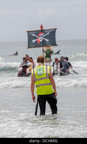 Cornwall, Regno Unito, 18 agosto 2013. Un marshall orologi su una gara si avvicina la fine credito: Bob Sharples Alamy/Live News Foto Stock